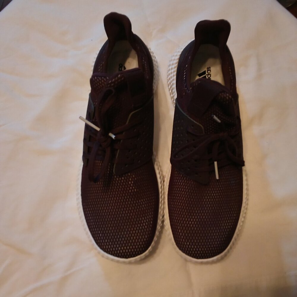 EUC Adidas sneakers